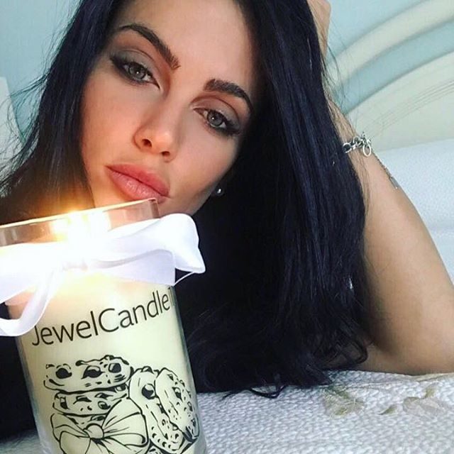 @giorgia_pisana for @jewelcandleitaly #summer #jewels #jewelry #candle #jewelcandle #ddfinfluenceragency